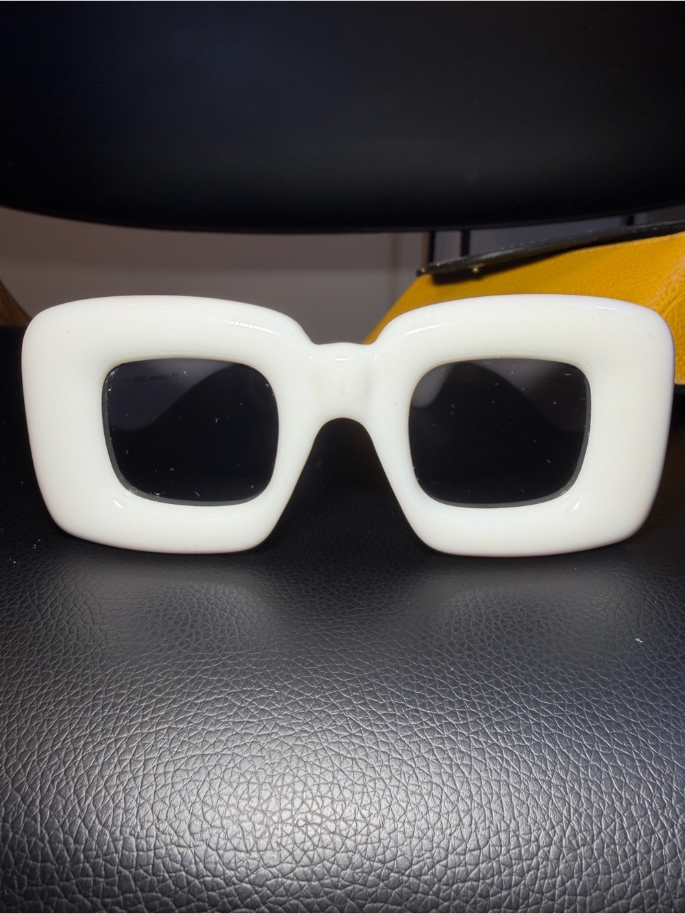 LOEWE Inflated oversized square-frame acetate Woman’s sunglasses Case Pre Owned - Picture 5 of 16
